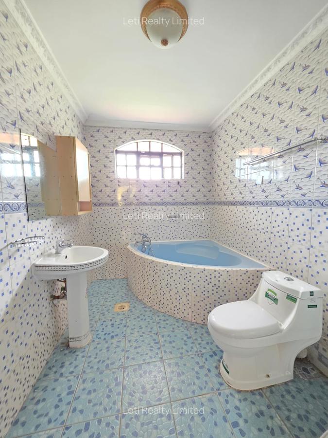 5 Bed House with En Suite in Runda - 14