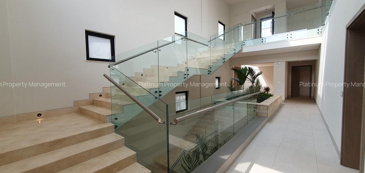 5 Bed Villa with En Suite in Westlands Area - 10