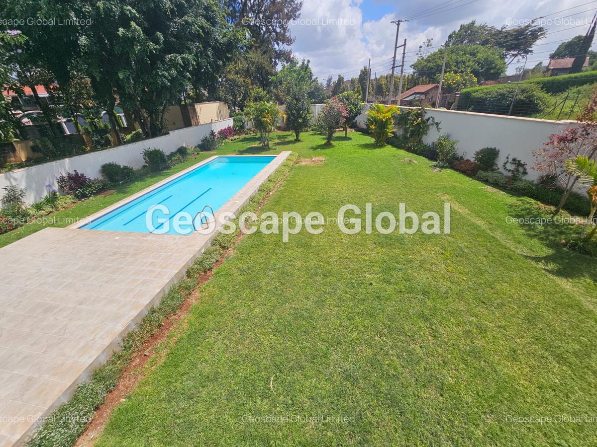 5 Bed House with En Suite in Runda - 2