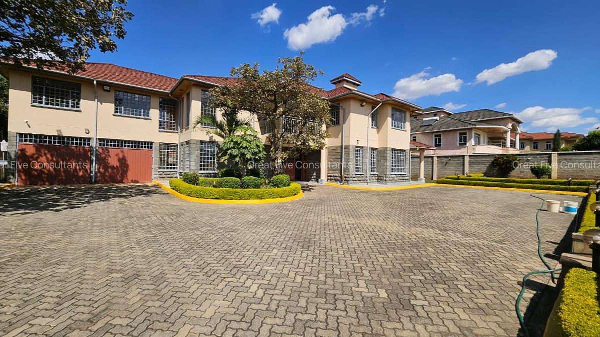 5 Bed Villa with En Suite in Runda - 3