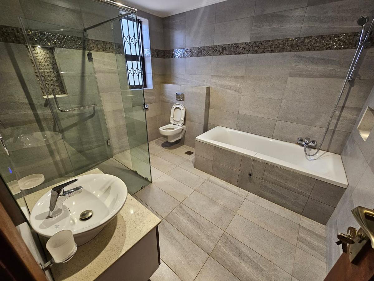 5 Bed Villa with En Suite in Lavington - 14