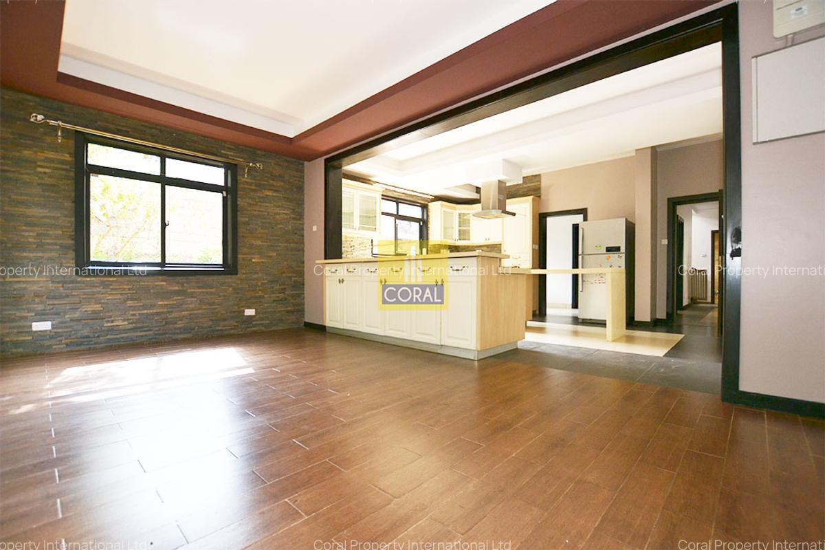 5 Bed Townhouse with En Suite in Lavington - 1