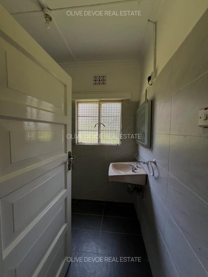 Commercial Property with Service Charge Included in Kilimani - 8