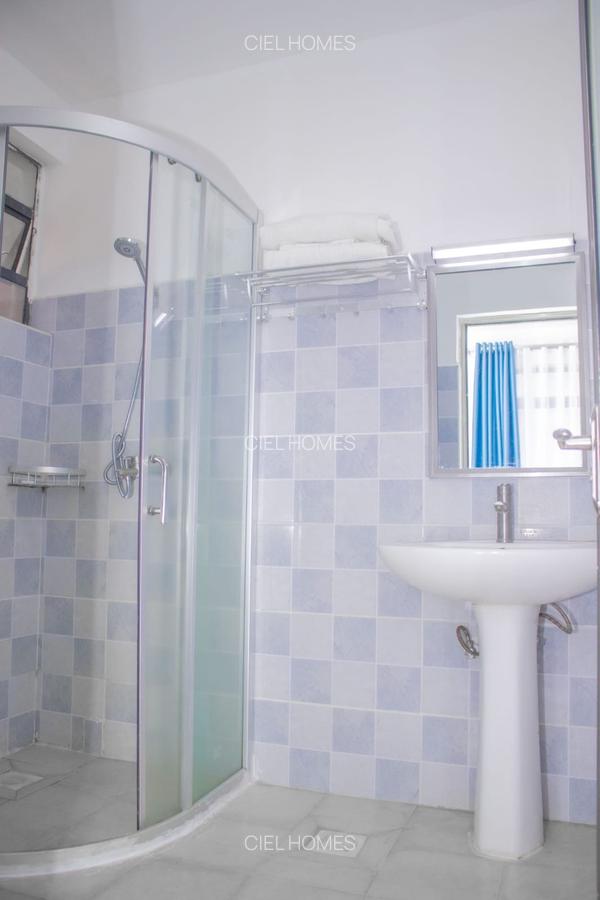 Serviced 2 Bed Apartment with Gym at Wood Avenue - 16