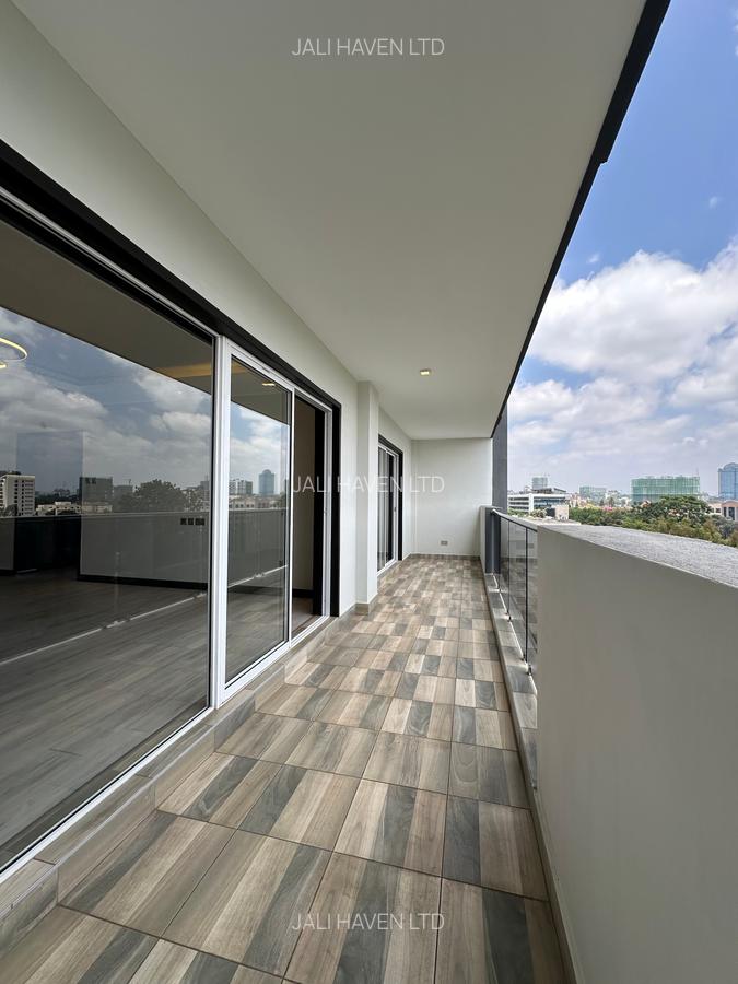 2 Bed Apartment with En Suite in Riverside - 5