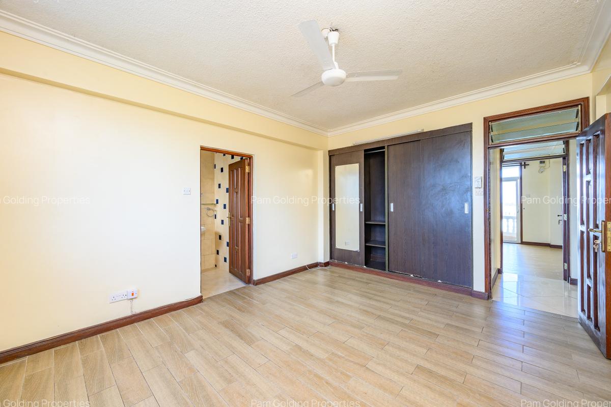 3 Bed Apartment with En Suite at Oceanic Road - 7