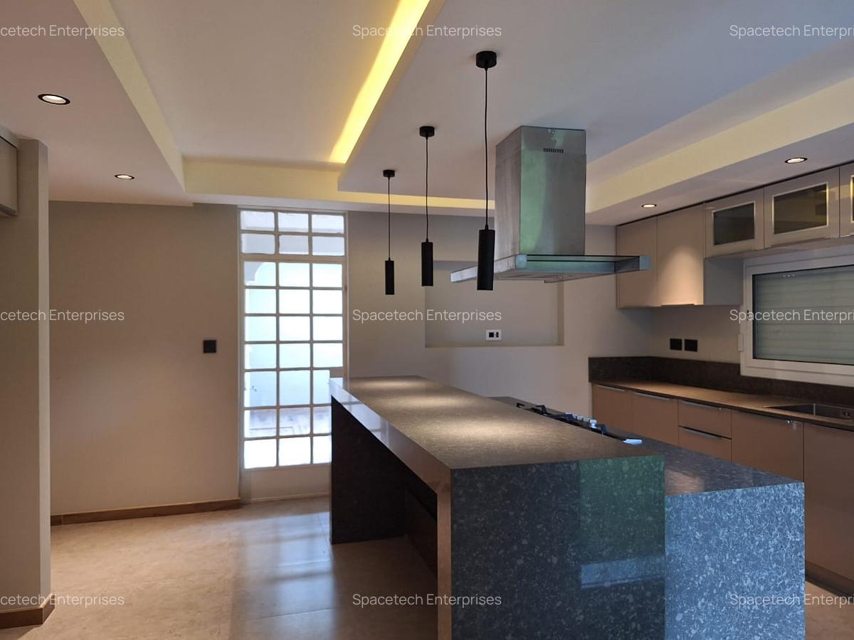 5 Bed House with En Suite in Runda - 10