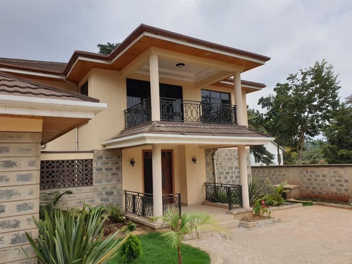 5 Bed House with Garden in Lavington - 1