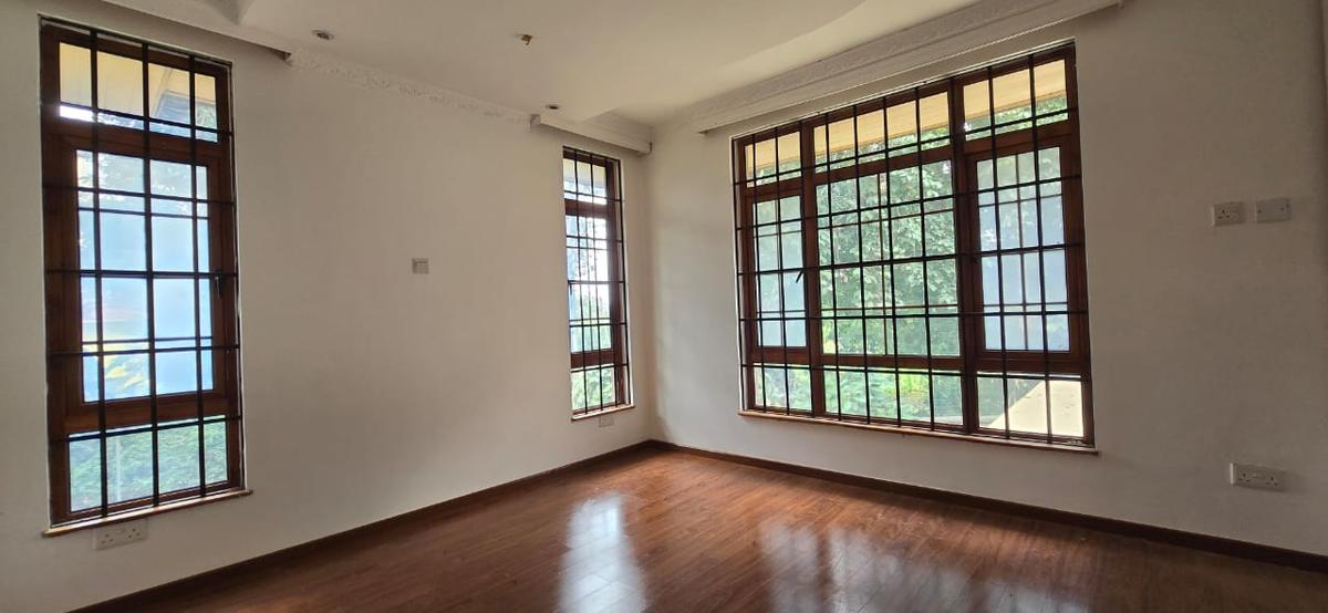 5 Bed House with En Suite in Runda - 14