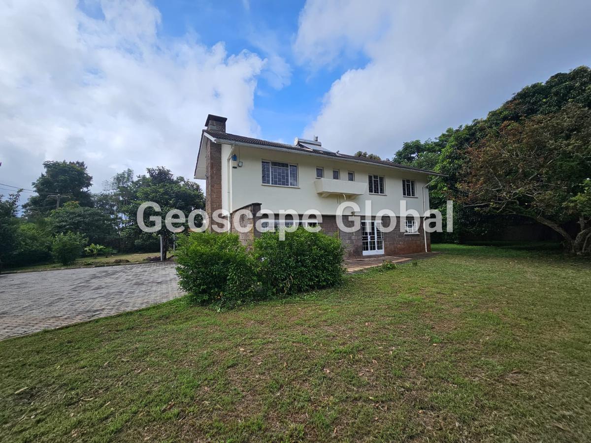 4 bed house with en suite in lavington