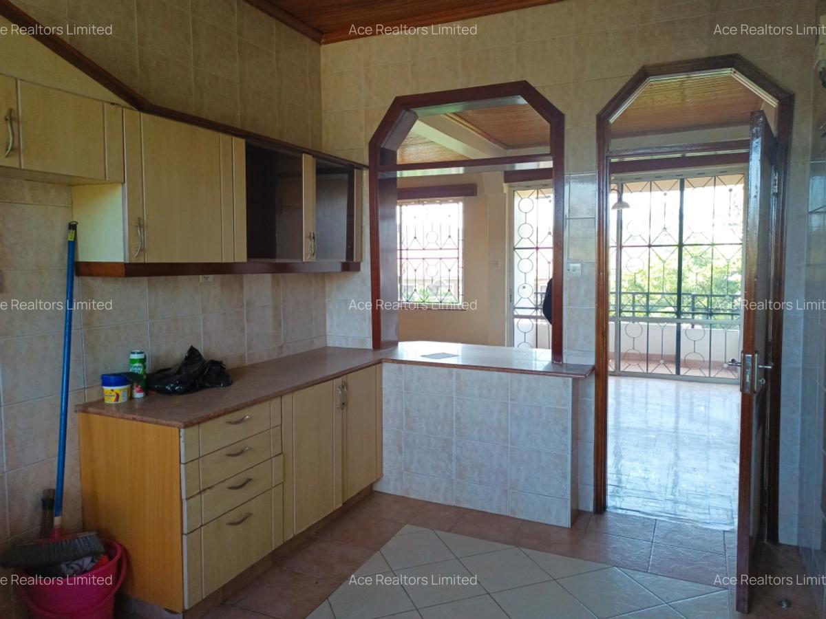4 Bed Apartment with En Suite at Riverside Drive - 5