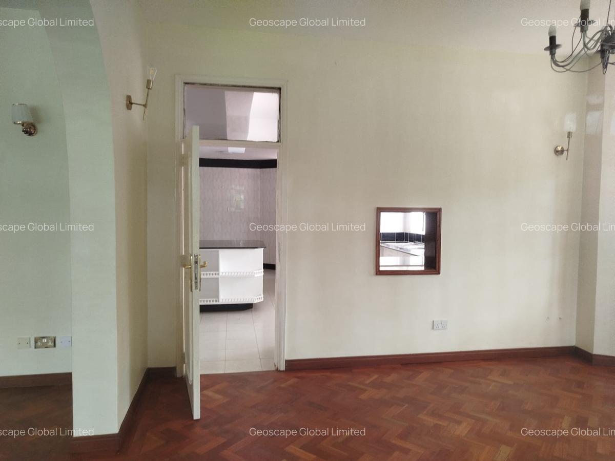 5 Bed House with En Suite in Runda - 10