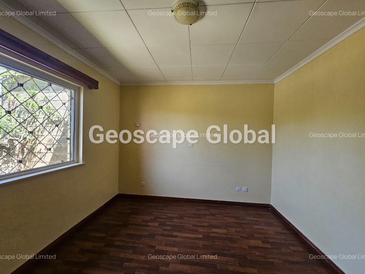 4 Bed House with En Suite in Lavington - 6