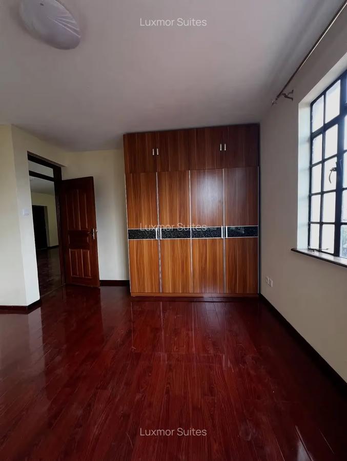 Serviced 2 Bed Apartment with En Suite at Valley Arcade - 6