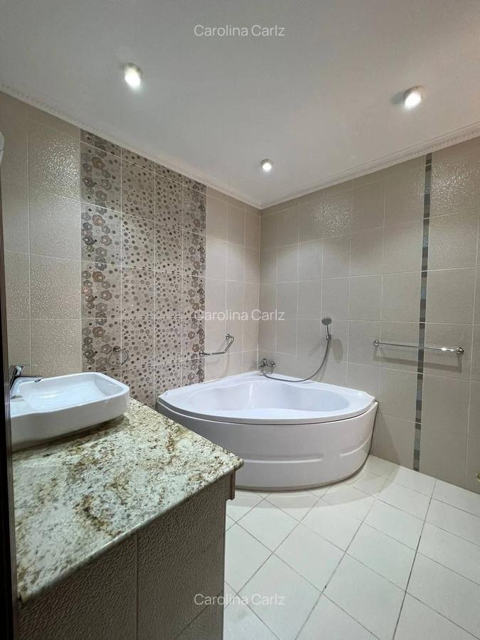 4 Bed Townhouse with En Suite at Kyuna - 9