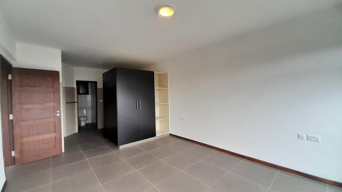 2 Bed Apartment with En Suite at Riverside Dr - 6