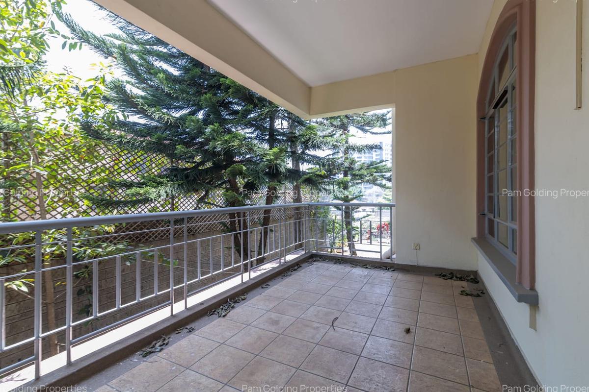 3 Bed Apartment with En Suite at Riverside Drive - 9