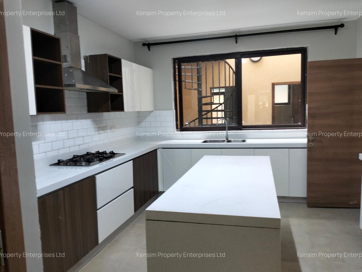 5 Bed Townhouse with En Suite in Lavington - 12