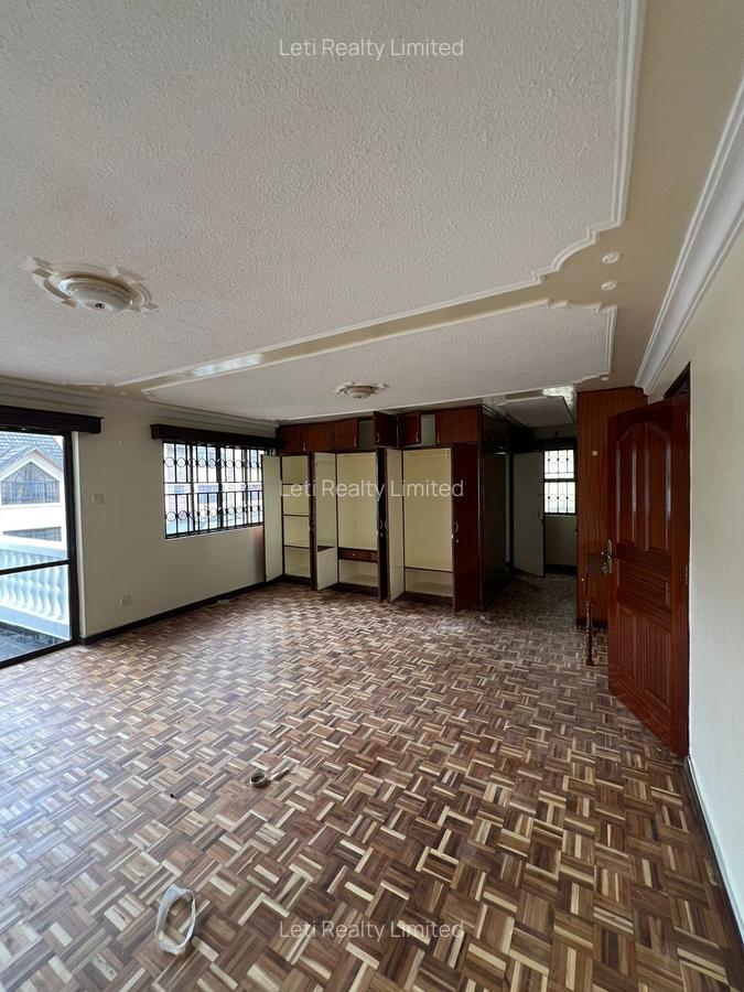 4 Bed Townhouse with En Suite in Lavington - 2