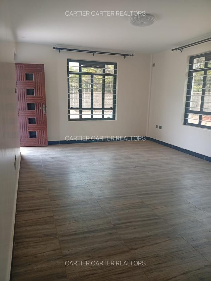 5 Bed House with En Suite in Garden Estate - 5