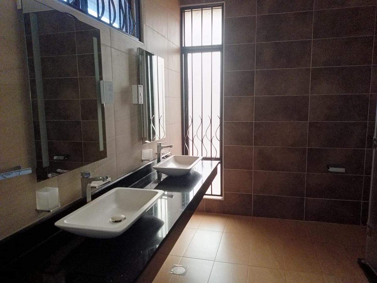 4 Bed Townhouse with En Suite at Runda - 10