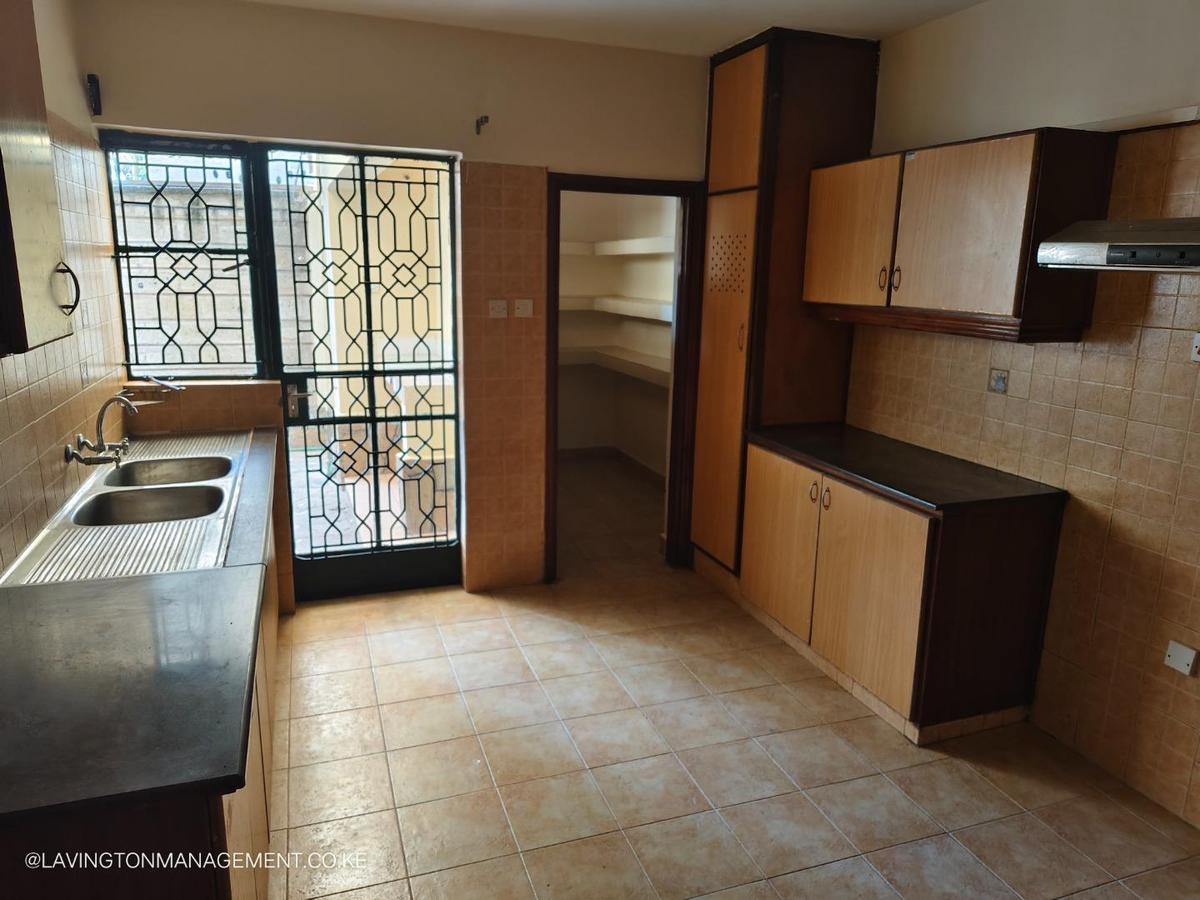 5 Bed Townhouse with En Suite at Lavington Green - 4