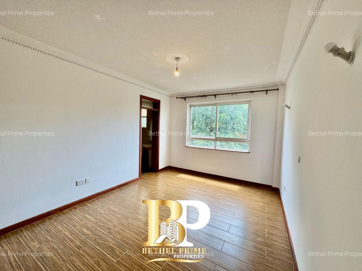 3 Bed Apartment with En Suite in Riverside - 5