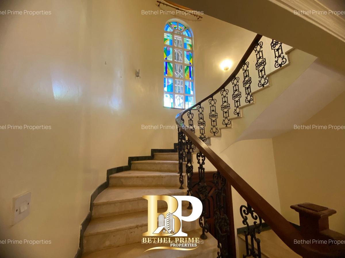 4 Bed House with En Suite in Hill View - 6