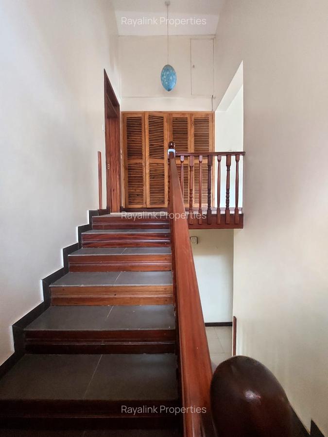 4 Bed Townhouse with En Suite at Kilimani - 9