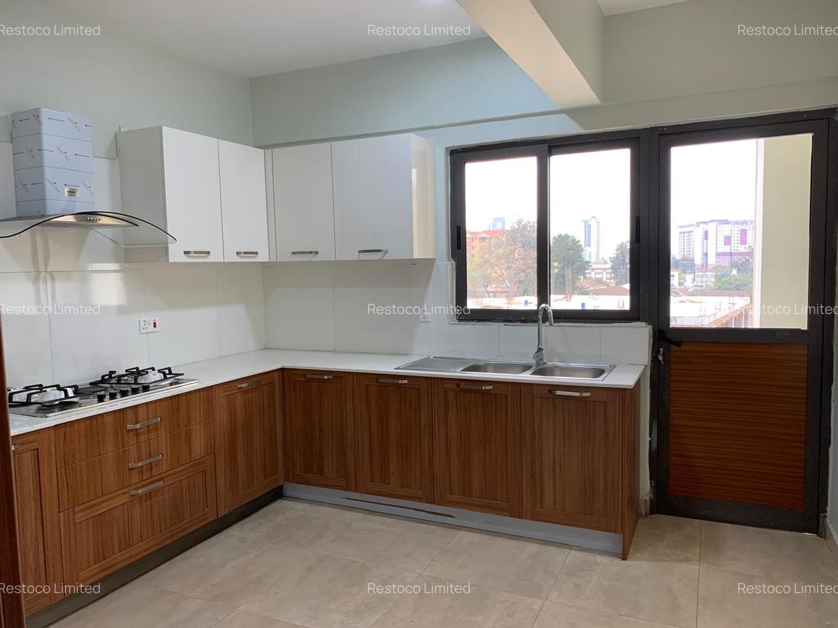 3 Bed Apartment with En Suite at Rose Avenue - 14