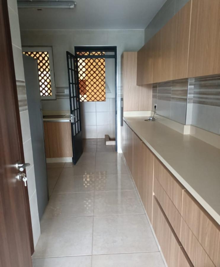 2 Bed Apartment with En Suite in General Mathenge - 7