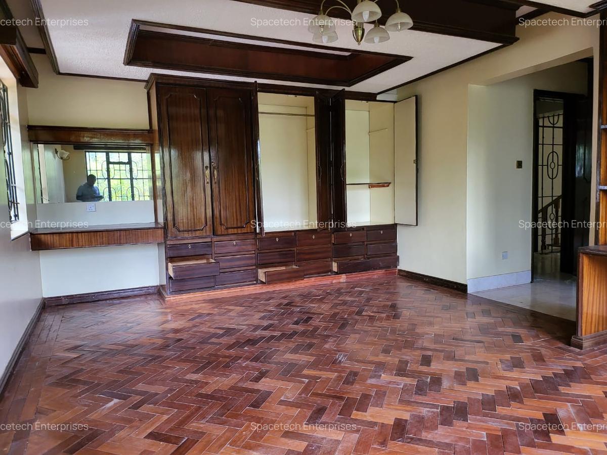 4 Bed House with En Suite in Runda - 12