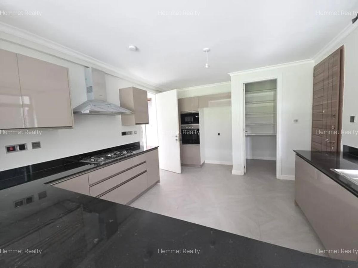 4 Bed Townhouse with En Suite in Runda - 5