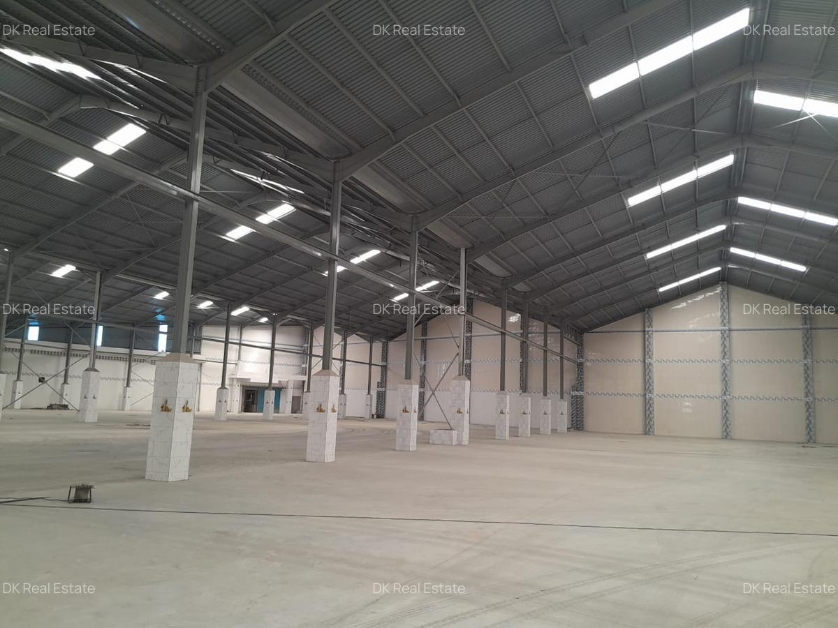 96,229 ft² Warehouse with Service Charge Included at Off Refineries Road - 8