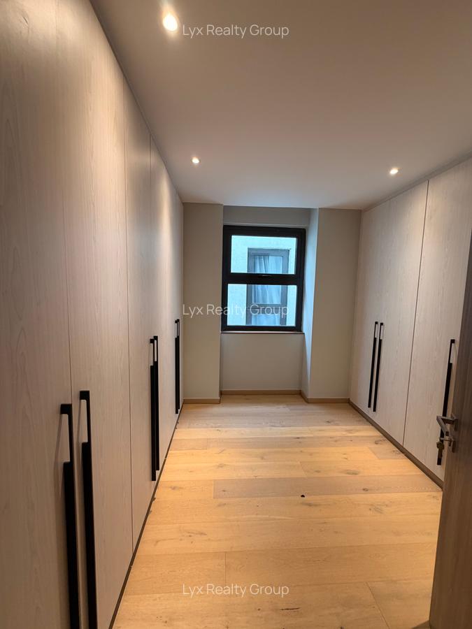 4 Bed Villa with En Suite in Spring Valley - 15