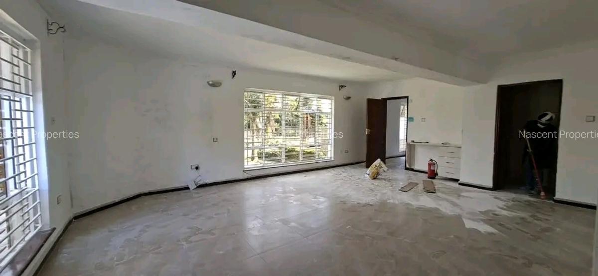 4 Bed House with En Suite in Runda - 12