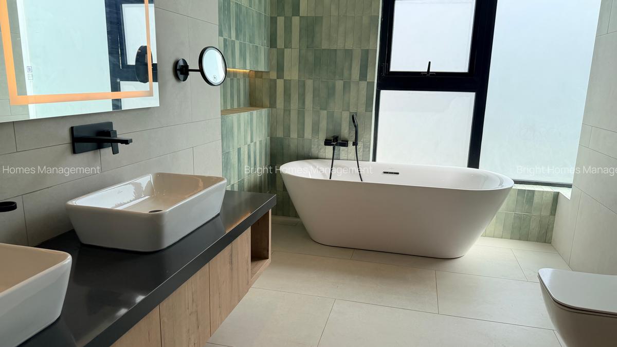 5 Bed Villa with En Suite in Spring Valley - 9