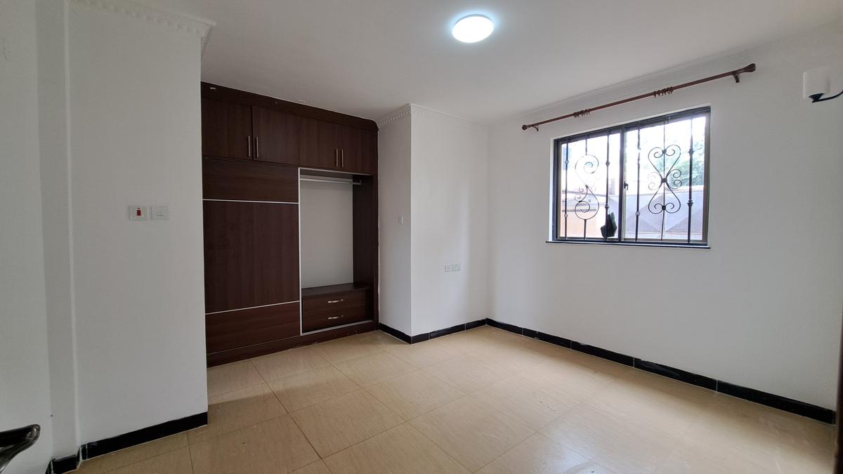 5 Bed Villa with En Suite at Chalbi Drive - 10