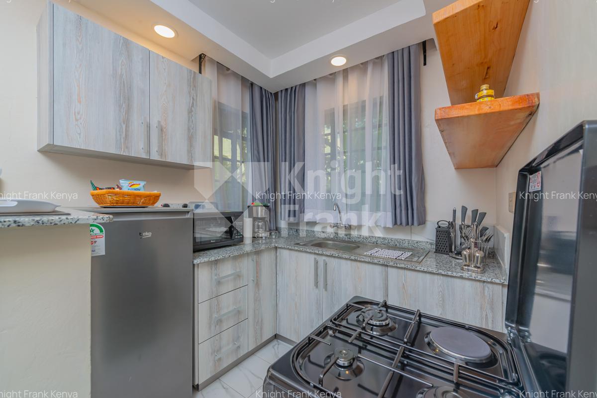 1 Bed House with Garden at Karen Brooks - 4