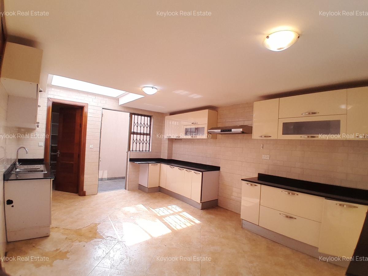 5 Bed Villa with En Suite at Lavington - 13