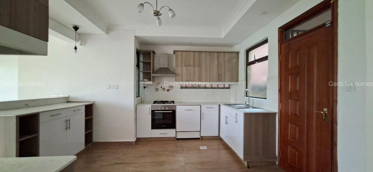 3 Bed Apartment with En Suite at Nyari - 3