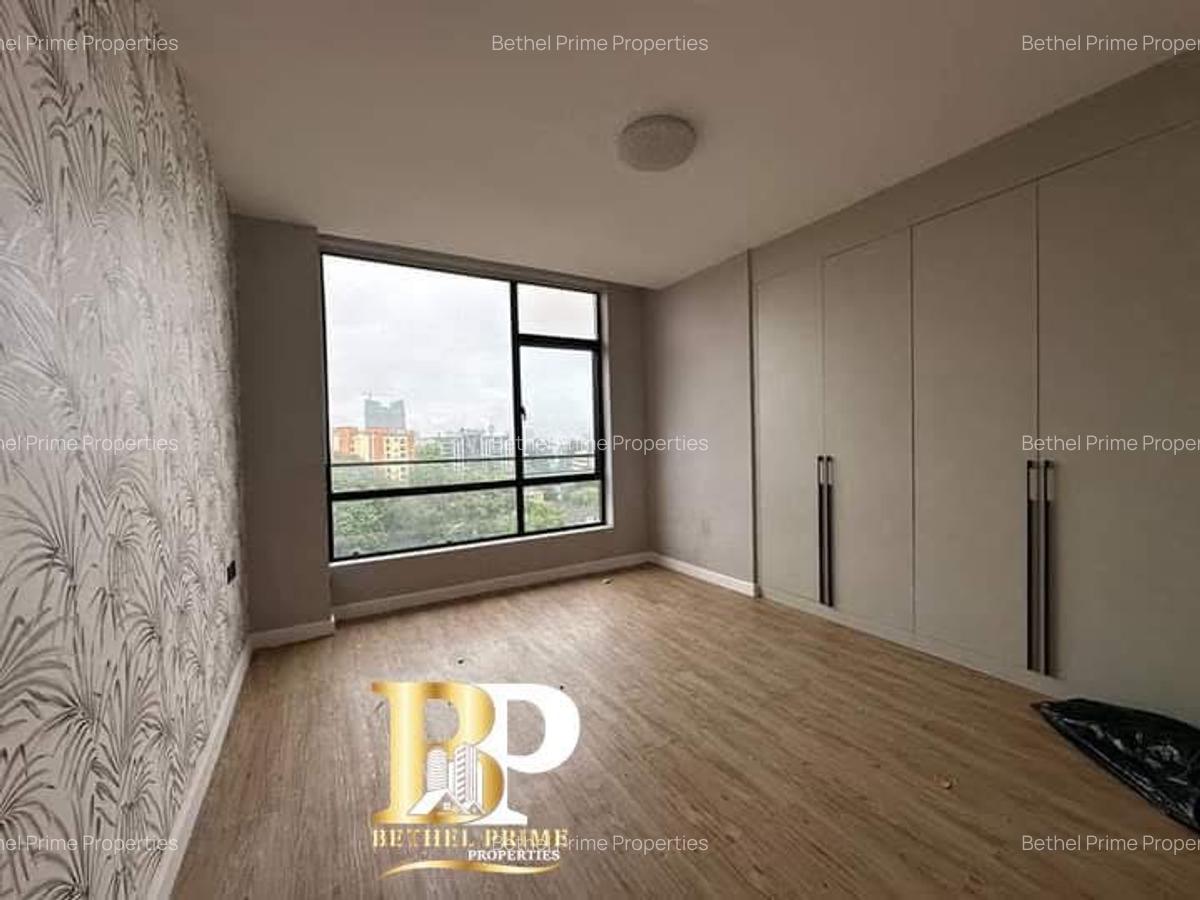 3 Bed Apartment with En Suite in Brookside - 2