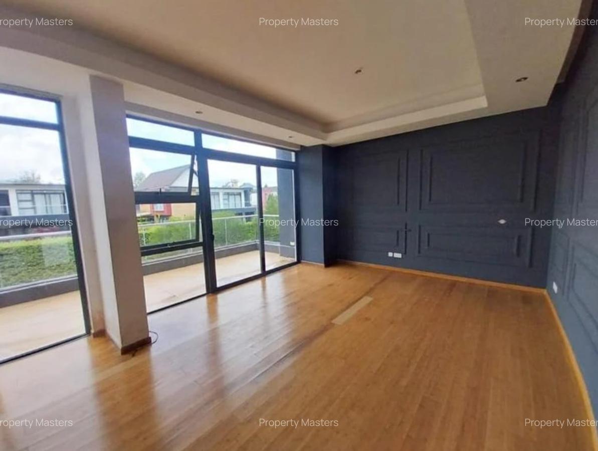 4 Bed House with En Suite at Garden Estate - 10