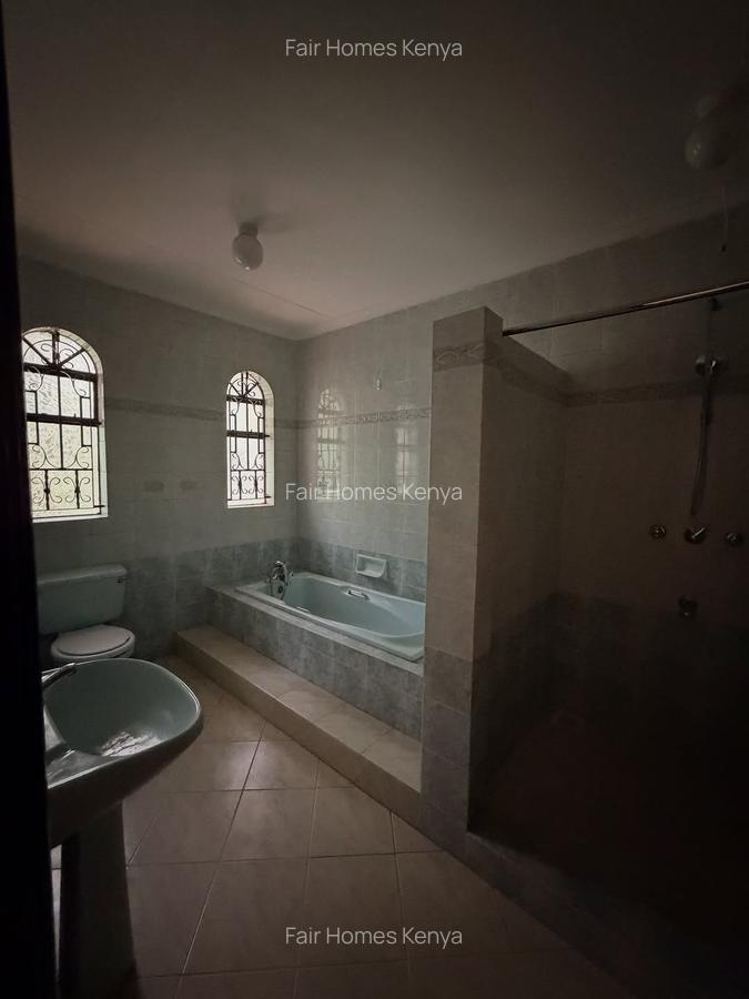 5 Bed Townhouse with En Suite at Riverside Drive - 16