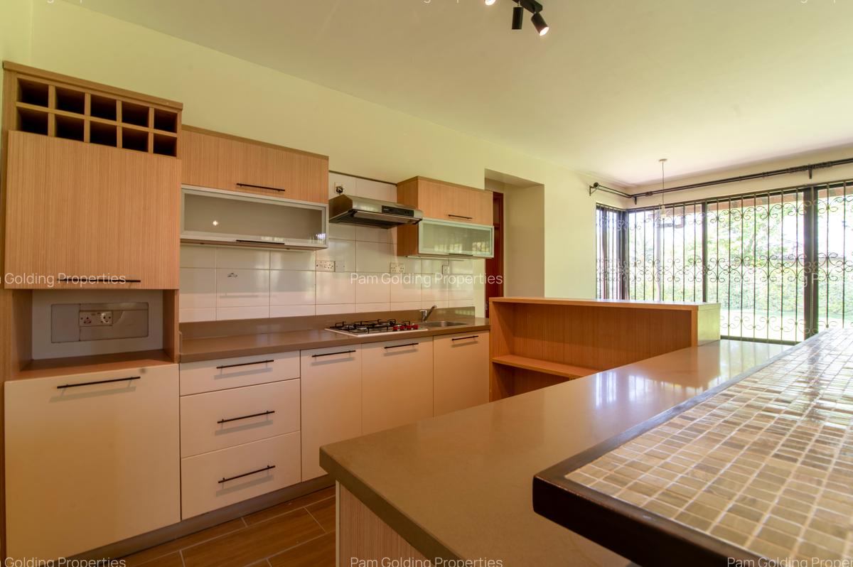 4 Bed House at Ridgeways Lane - 4