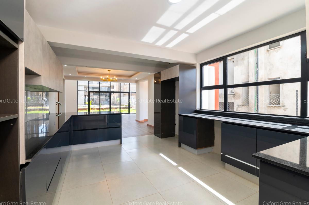 4 Bed Townhouse with En Suite at Membley - 17