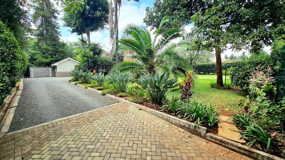 4 Bed House with En Suite at Lavington Area - 14