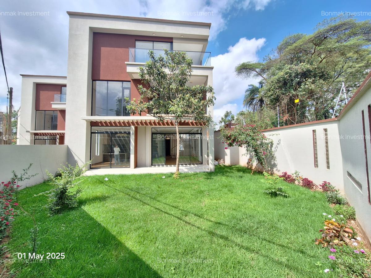 5 Bed Townhouse with En Suite at Lavington Green - 3
