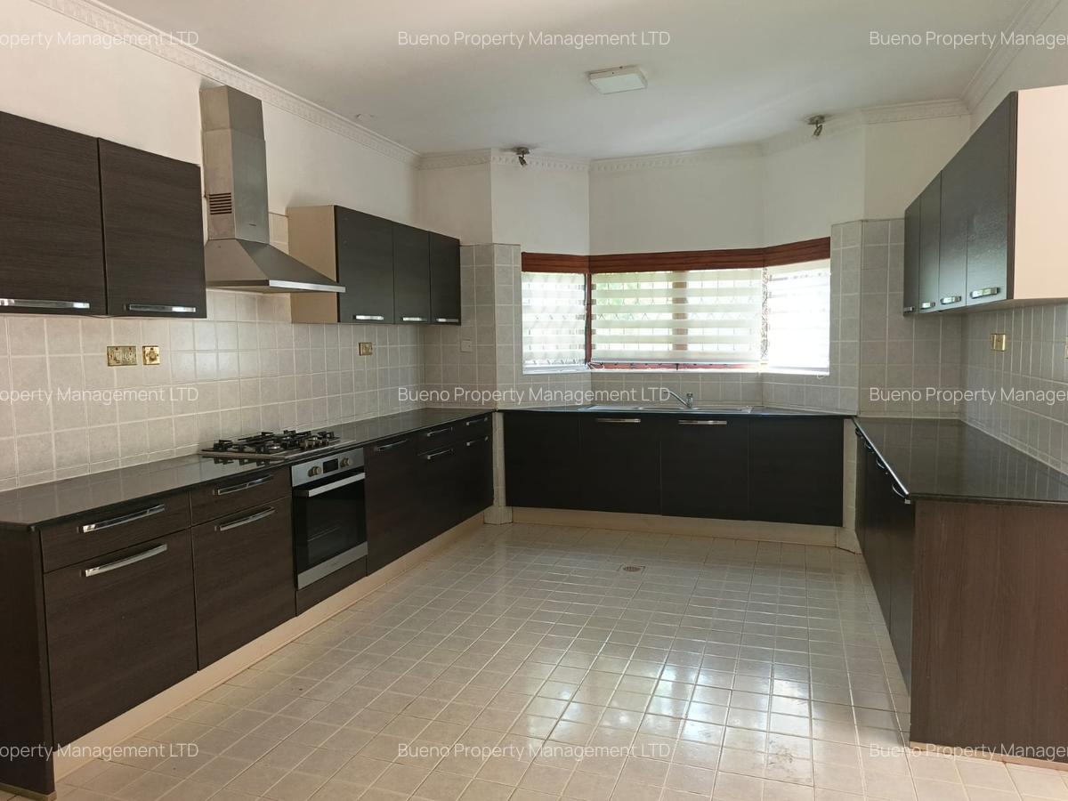 5 Bed Villa with Swimming Pool in Runda - 3
