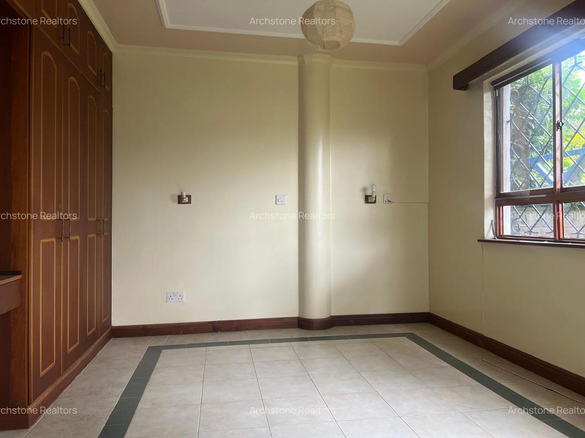 4 Bed Townhouse with En Suite in Brookside - 9